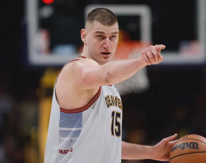 力争夺篮板 力争夺篮板