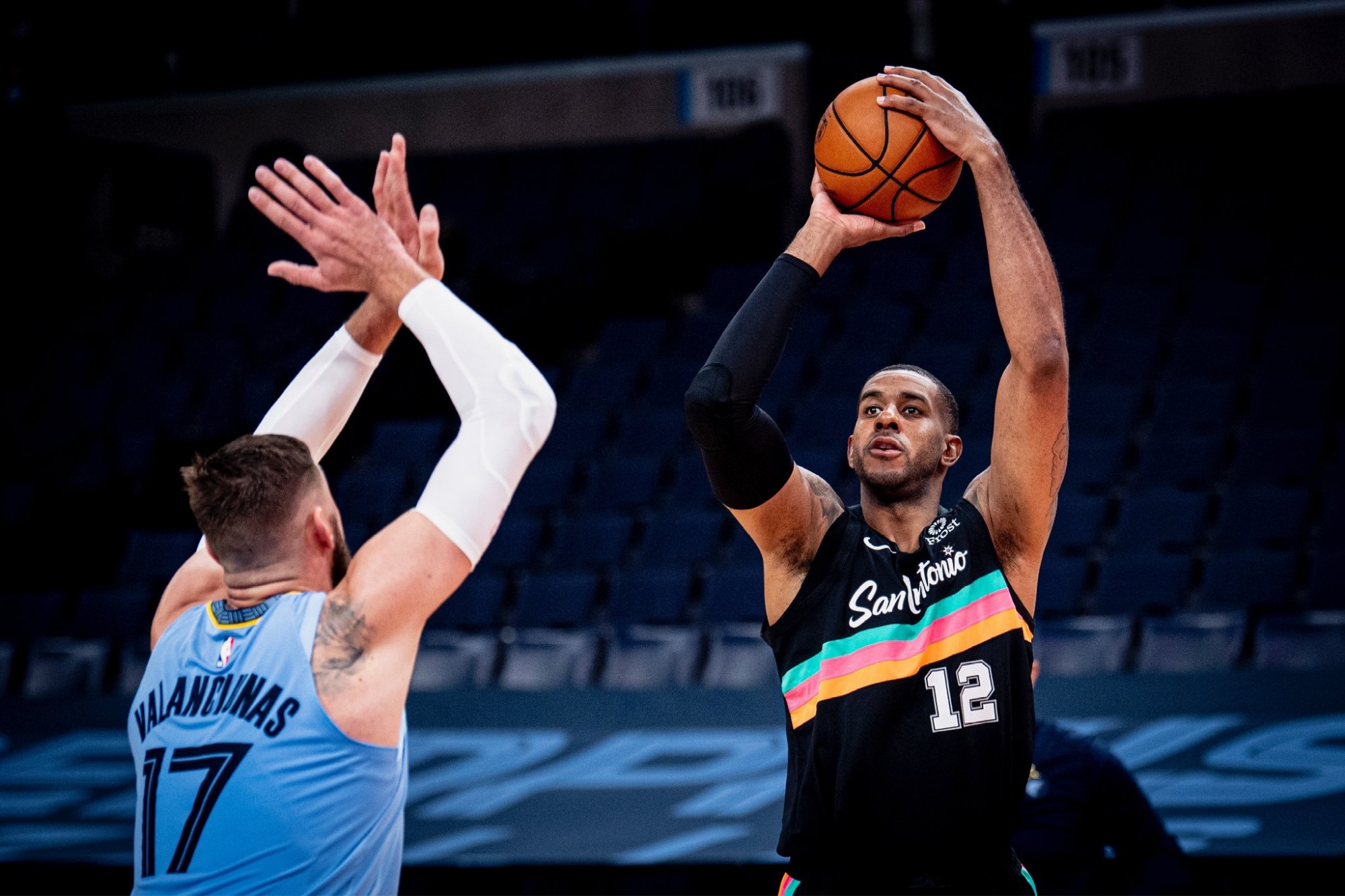 提升他们的 提升他们的