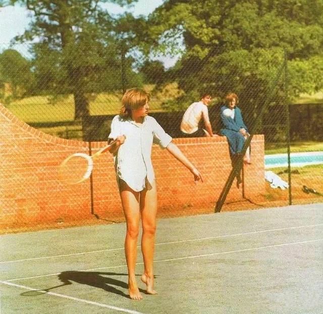 太阳报：福登的大G在停车时占了2个位置，球迷调侃该吃红牌