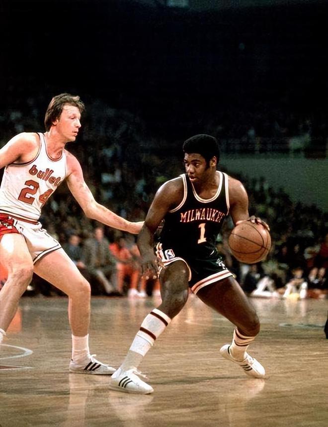 太阳报：福登的大G在停车时占了2个位置，球迷调侃该吃红牌