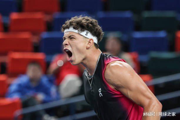 愈加谨慎 愈加谨慎