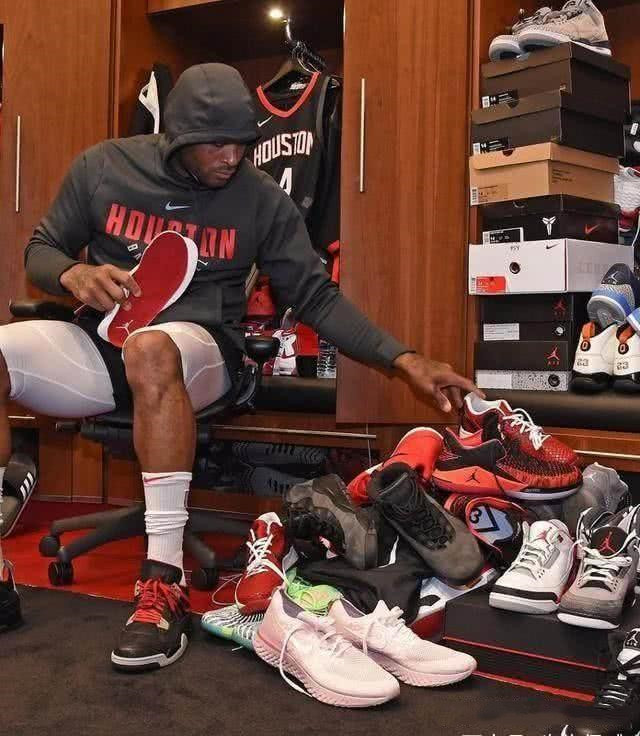 在与同行讨 在与同行讨